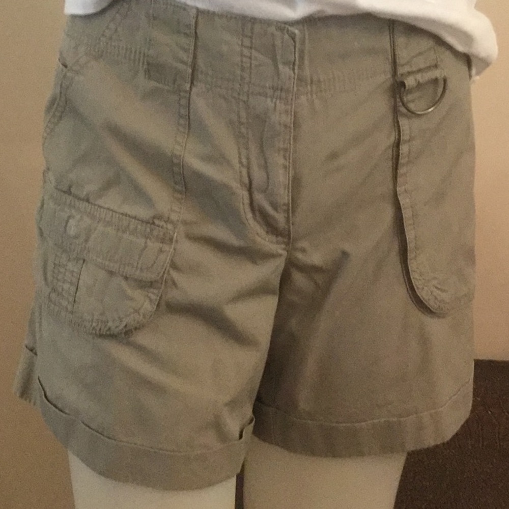 Kenneth Cole Cargo Shorts. - Picture 3 of 8